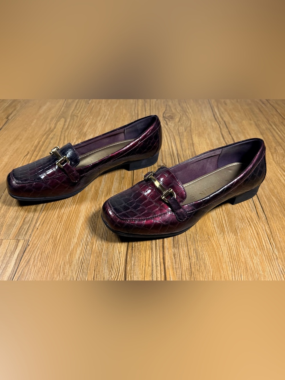 Anne Klein iFlex Vittorio Loafers Womens 7.5M Burgundy Croc Embossed Horsebit